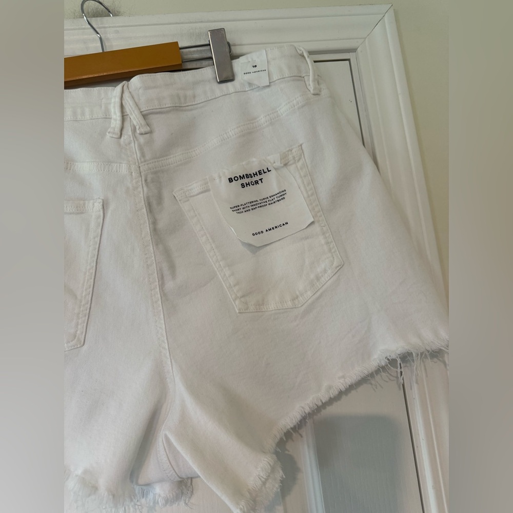 Good American Bombshell Short White - Picture 9 of 13